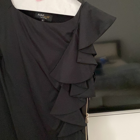 Silky Black ruffled dress size 0 - Picture 2 of 3